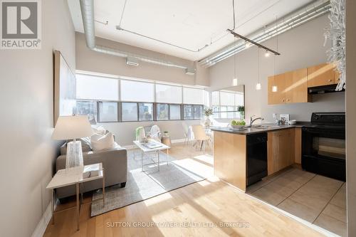 418 - 700 King Street W, Toronto, ON - Indoor Photo Showing Kitchen With Double Sink