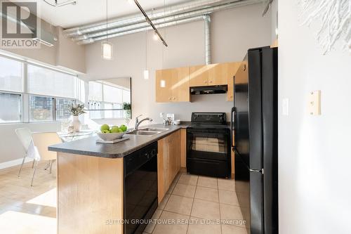 418 - 700 King Street W, Toronto, ON - Indoor Photo Showing Kitchen With Double Sink