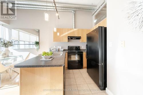 418 - 700 King Street W, Toronto, ON - Indoor Photo Showing Kitchen