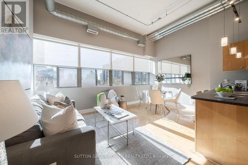 418 - 700 King Street W, Toronto, ON - Indoor