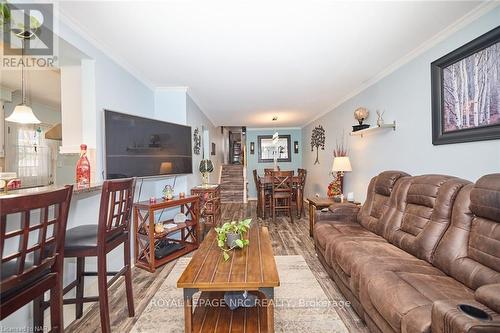 104 Carriage Road, St. Catharines, ON - Indoor Photo Showing Living Room