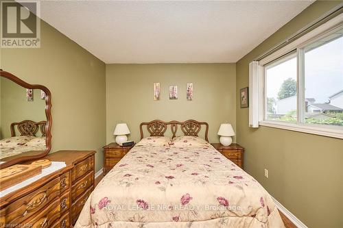 7395 Alex Avenue, Niagara Falls, ON - Indoor Photo Showing Bedroom