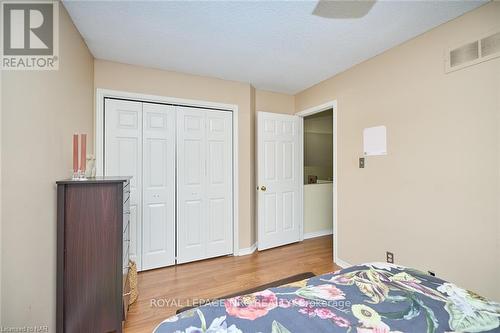 7395 Alex Avenue, Niagara Falls, ON - Indoor Photo Showing Bedroom