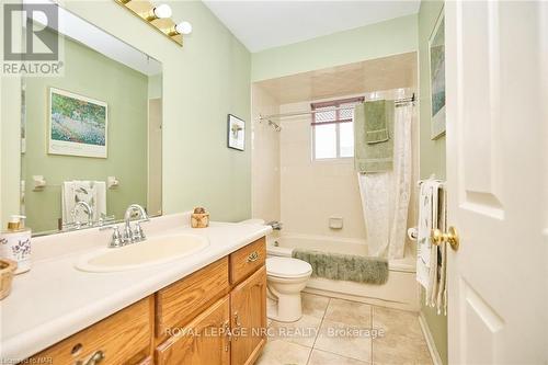 7395 Alex Avenue, Niagara Falls, ON - Indoor Photo Showing Bathroom