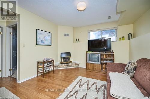 7395 Alex Avenue, Niagara Falls, ON - Indoor Photo Showing Living Room With Fireplace