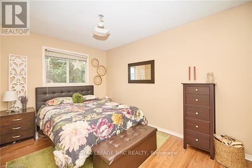 7395 Alex Avenue, Niagara Falls, ON - Indoor Photo Showing Bedroom