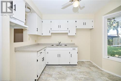 23 - 75 Ventura Drive, St. Catharines, ON - Indoor Photo Showing Kitchen With Double Sink