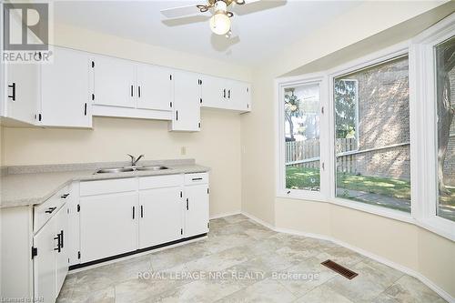 23 - 75 Ventura Drive, St. Catharines, ON - Indoor Photo Showing Kitchen With Double Sink