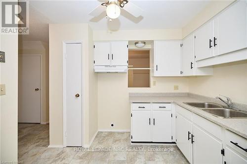 23 - 75 Ventura Drive, St. Catharines, ON - Indoor Photo Showing Kitchen With Double Sink