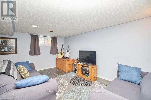 38 Culligan Crescent, Thorold, ON - Indoor Photo Showing Living Room