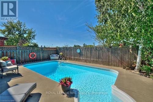 38 Culligan Crescent, Thorold, ON - Outdoor With In Ground Pool With Backyard