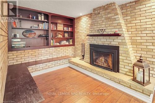 4934 Drake Avenue, Lincoln, ON - Indoor Photo Showing Living Room With Fireplace