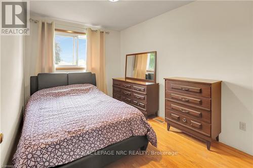 4934 Drake Avenue, Lincoln, ON - Indoor Photo Showing Bedroom