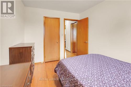 4934 Drake Avenue, Lincoln, ON - Indoor Photo Showing Bedroom