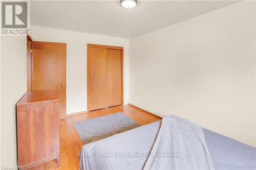 4934 Drake Avenue, Lincoln, ON - Indoor Photo Showing Bedroom