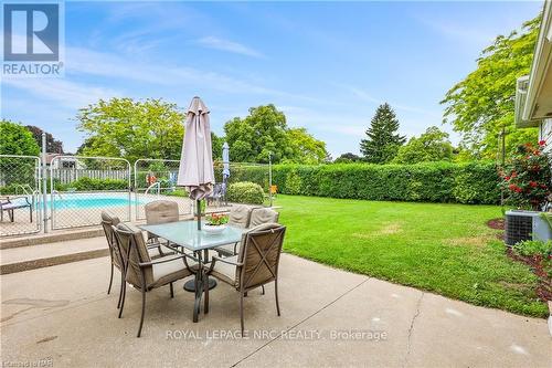 4934 Drake Avenue, Lincoln, ON - Outdoor With In Ground Pool