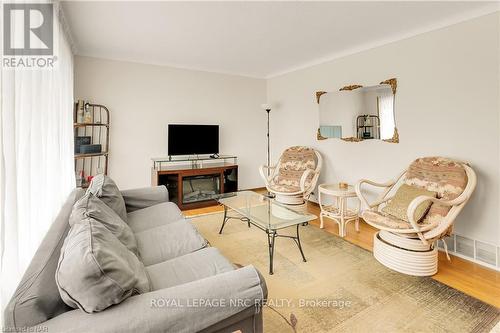 4934 Drake Avenue, Lincoln, ON - Indoor Photo Showing Living Room With Fireplace