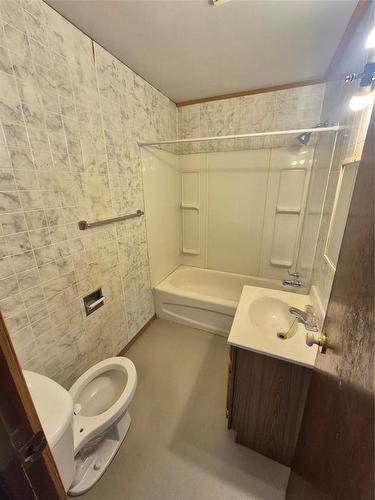 54 Lokier Street N, Glenella, MB - Indoor Photo Showing Bathroom