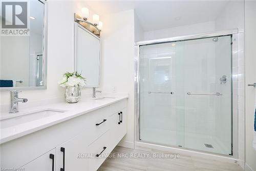 606 - 118 West Street, Port Colborne, ON - Indoor Photo Showing Bathroom