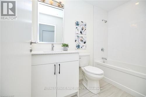 606 - 118 West Street, Port Colborne, ON - Indoor Photo Showing Bathroom