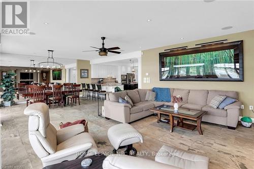 11 - 88 Lakeport Road, St. Catharines, ON - Indoor Photo Showing Living Room