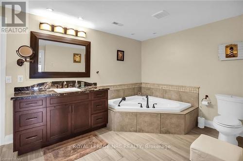 11 - 88 Lakeport Road, St. Catharines, ON - Indoor Photo Showing Bathroom