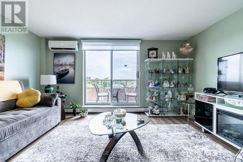 504 - 264 Grantham Avenue, St. Catharines, ON - Indoor Photo Showing Living Room