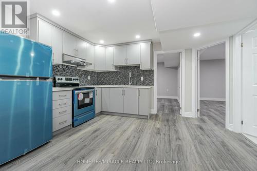 17 Rattlesnake Road, Brampton, ON - Indoor Photo Showing Kitchen With Upgraded Kitchen