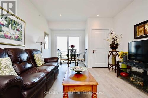 604 - 300 Essa Road, Barrie, ON - Indoor Photo Showing Living Room