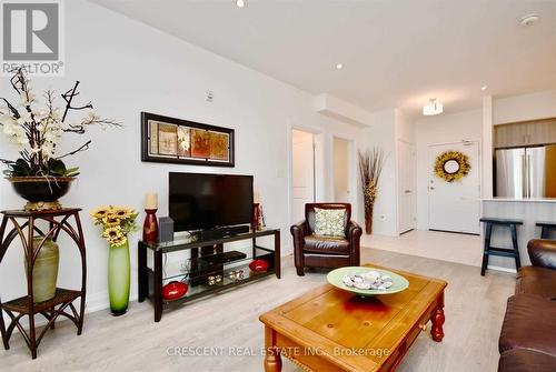 604 - 300 Essa Road, Barrie, ON - Indoor Photo Showing Living Room