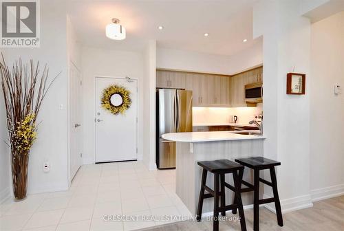 604 - 300 Essa Road, Barrie, ON - Indoor Photo Showing Kitchen