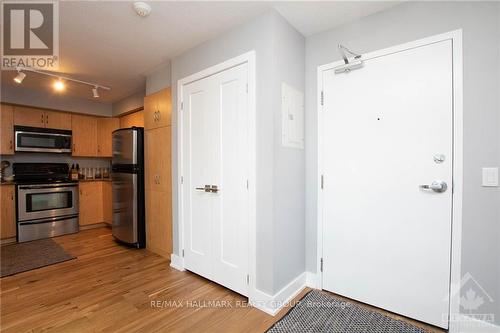 1002 - 138 Somerset Street W, Ottawa, ON - Indoor Photo Showing Kitchen