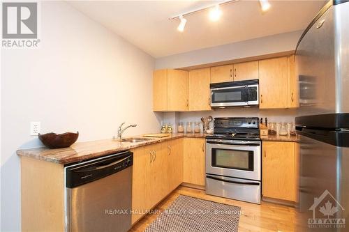 1002 - 138 Somerset Street W, Ottawa, ON - Indoor Photo Showing Kitchen