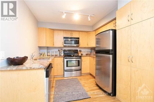 1002 - 138 Somerset Street W, Ottawa, ON - Indoor Photo Showing Kitchen With Stainless Steel Kitchen