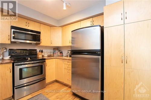 1002 - 138 Somerset Street W, Ottawa, ON - Indoor Photo Showing Kitchen