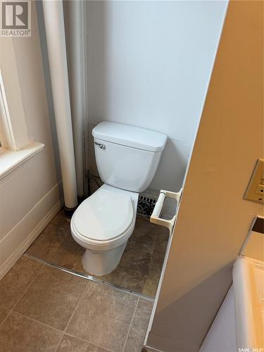 2247 Rae Street, Regina, SK - Indoor Photo Showing Bathroom