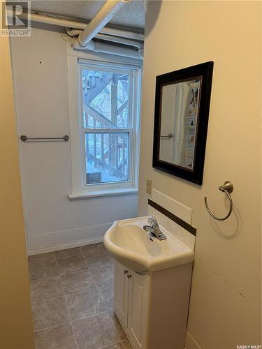 2247 Rae Street, Regina, SK - Indoor Photo Showing Bathroom