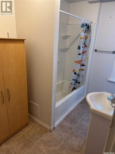 2247 Rae Street, Regina, SK - Indoor Photo Showing Bathroom