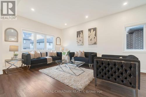 3600 Earlston Crossing E, London, ON - Indoor Photo Showing Living Room