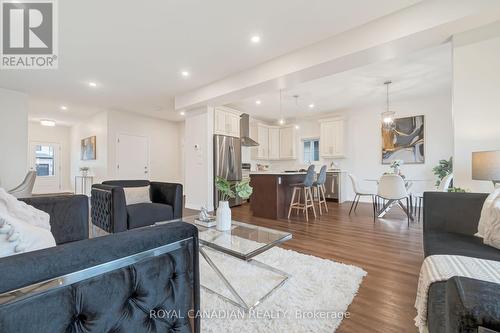 3600 Earlston Crossing E, London, ON - Indoor Photo Showing Living Room