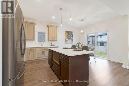 3600 Earlston Crossing E, London, ON - Indoor Photo Showing Kitchen With Upgraded Kitchen