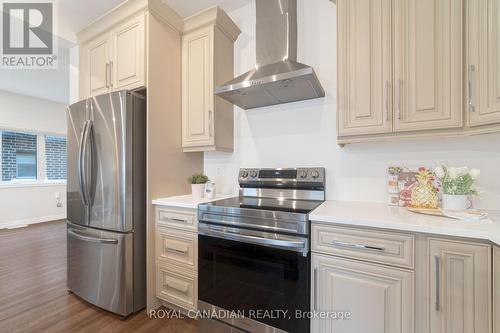 3600 Earlston Crossing E, London, ON - Indoor Photo Showing Kitchen