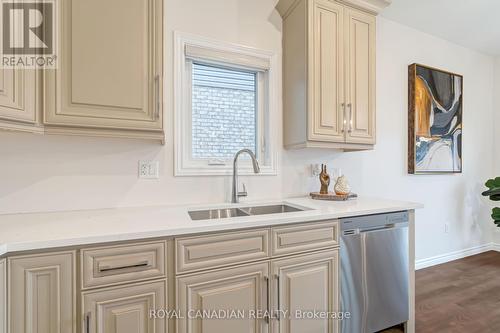 3600 Earlston Crossing E, London, ON - Indoor Photo Showing Kitchen With Double Sink With Upgraded Kitchen