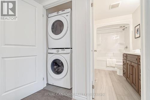 3600 Earlston Crossing E, London, ON - Indoor Photo Showing Laundry Room