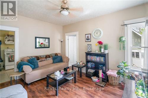 70 Mill Street, Welland, ON - Indoor Photo Showing Living Room