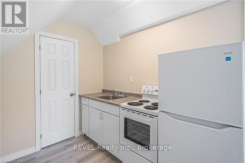 70 Mill Street, Welland, ON - Indoor Photo Showing Kitchen