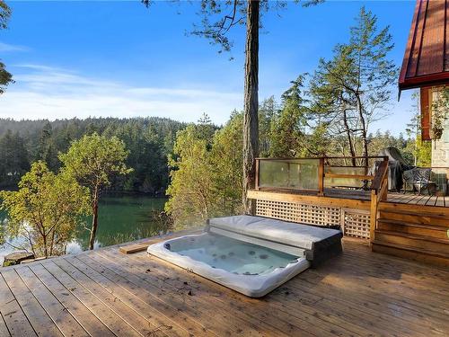 4602 Pecos Rd, Pender Island, BC 