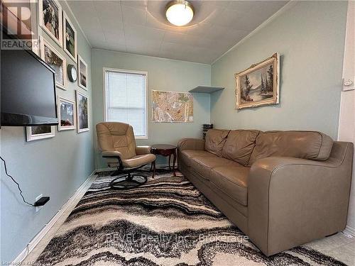 87 Front Street W, Kawartha Lakes (Bobcaygeon), ON - Indoor Photo Showing Living Room