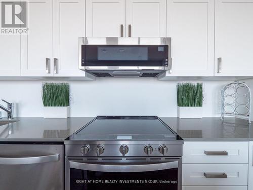 903 - 1063 Douglas Mccurdy Comm, Mississauga, ON - Indoor Photo Showing Kitchen