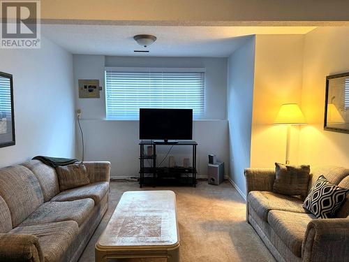 3377 Mciver Road, West Kelowna, BC - Indoor Photo Showing Living Room